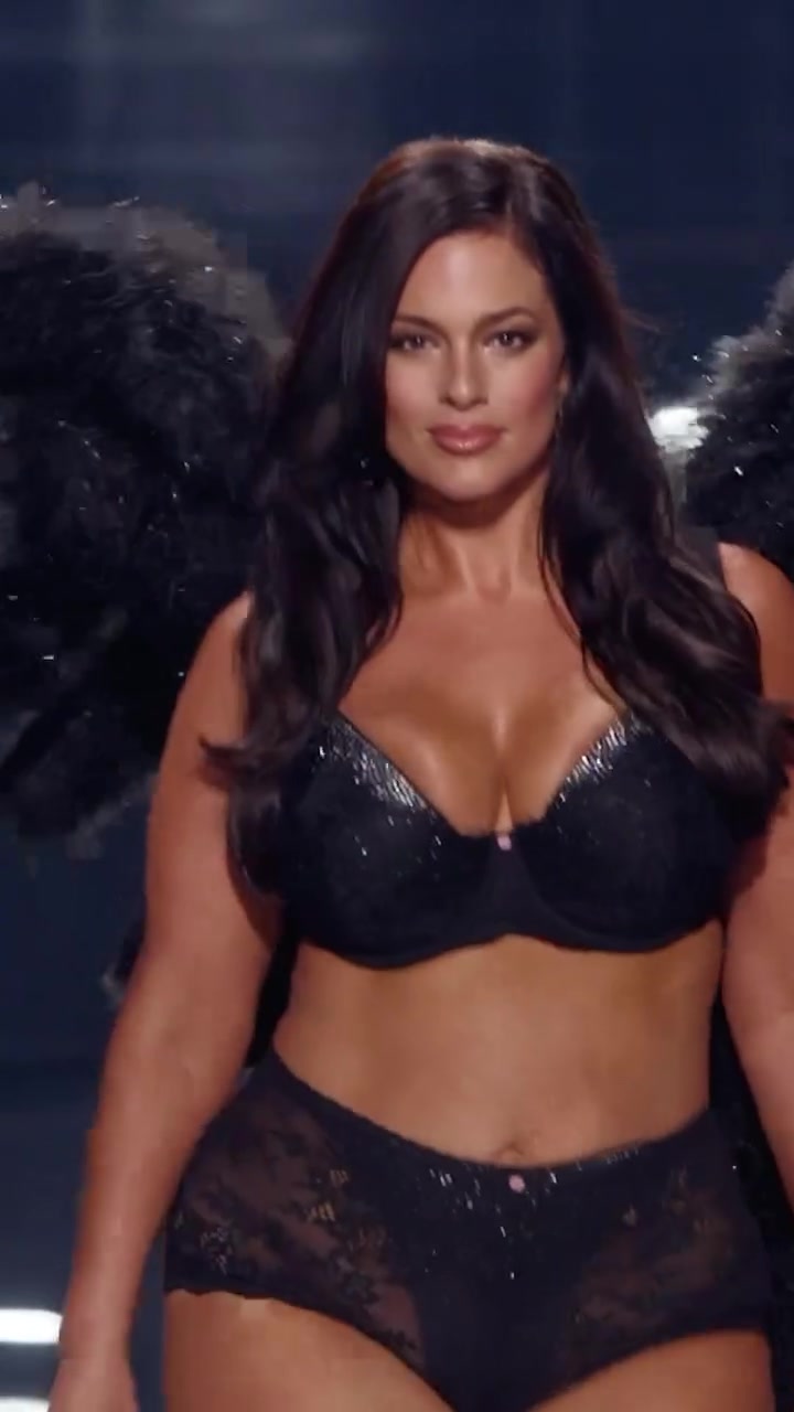 Plus size model for Viktorias Secret